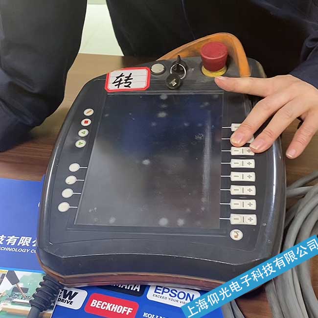 河北庫(kù)卡機(jī)器人示教器進(jìn)不了系統(tǒng)應(yīng)急開(kāi)關(guān)損壞維修